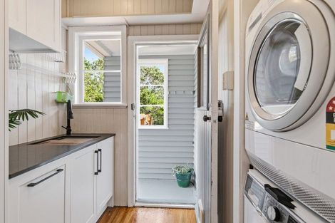 Photo of property in 16 Rodney Street, Northland, Wellington, 6012