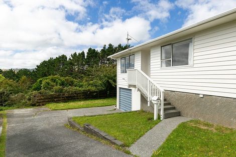 Photo of property in 10a Kingsbridge Place, Newlands, Wellington, 6037