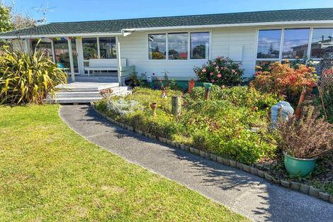 Photo of property in 1a Field Way, Waikanae Beach, Waikanae, 5036