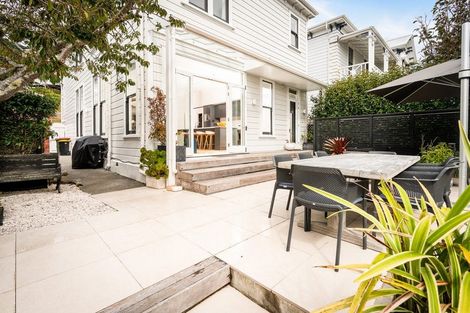 Photo of property in 18 Austin Street, Mount Victoria, Wellington, 6011