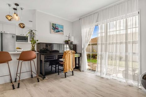 Photo of property in 52 Riverton Drive, Randwick Park, Auckland, 2105