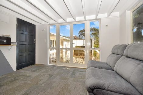 Photo of property in 8 Hobsonville Road, West Harbour, Auckland, 0618