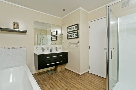 Photo of property in 130 Manuka Road, Bayview, Auckland, 0629