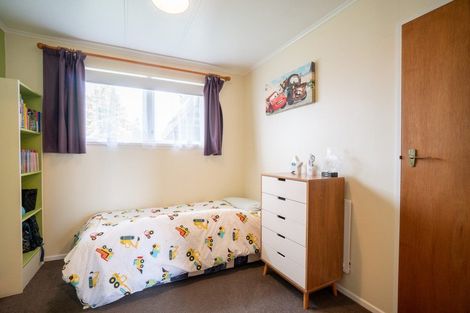Photo of property in 32 Rhodes Drive, Kelvin Grove, Palmerston North, 4414