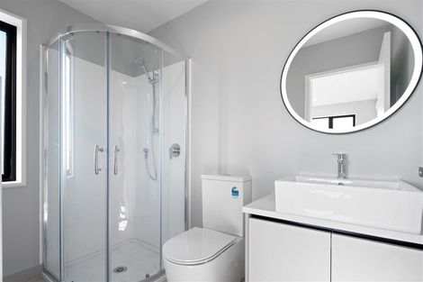 Photo of property in 8 Taipahitini Road, Rosehill, 2113