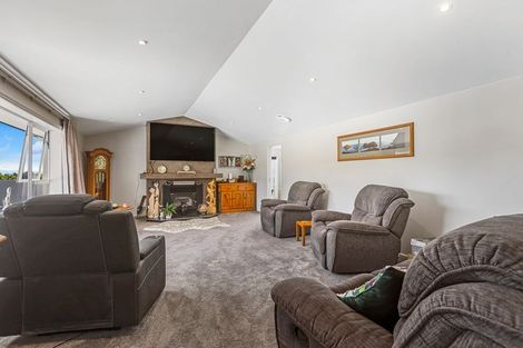 Photo of property in 7a Caledonia Place, Highlands Park, New Plymouth, 4312