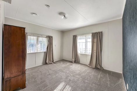 Photo of property in 18 Karaka Street, Castlecliff, Whanganui, 4501