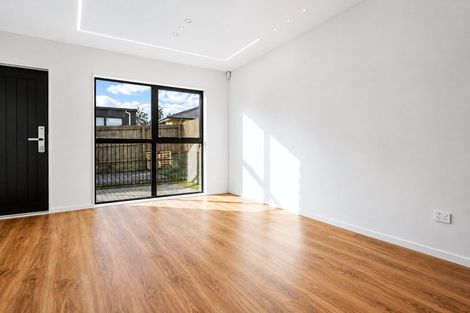 Photo of property in 12f Hewlett Road, Massey, Auckland, 0614