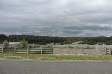 Photo of property in 48/48a Kent Avenue, Waitarere Beach, Levin, 5510