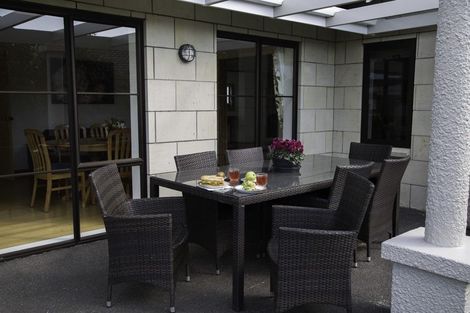 Photo of property in 10 Kinross Drive, Merrilands, New Plymouth, 4312