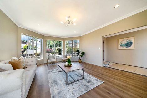 Photo of property in 23 Leafield Crescent, Henderson, Auckland, 0612