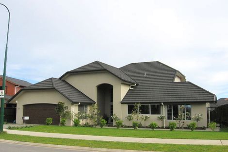 Photo of property in 15 Fernloche Place, Flat Bush, Auckland, 2016