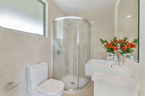 Photo of property in 2b St Clair Place, Browns Bay, Auckland, 0630