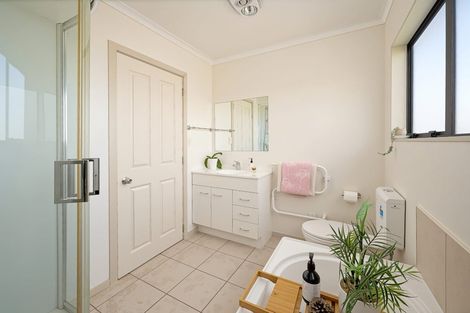 Photo of property in 48 Basra Drive, Henderson, Auckland, 0612