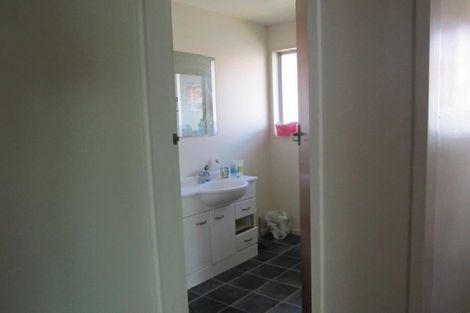 Photo of property in 22 Cron Avenue, Te Atatu South, Auckland, 0610