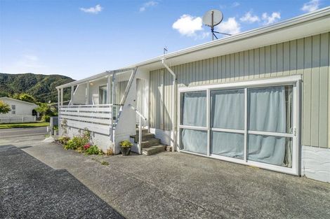 Photo of property in 321a Wellington Road, Wainuiomata, Lower Hutt, 5014