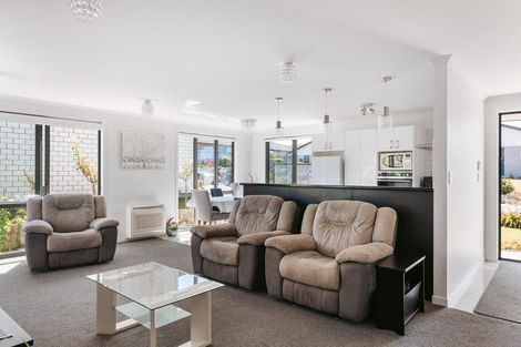 Photo of property in Waterview Estate, 11/4 Greystone Place, Omokoroa, 3114