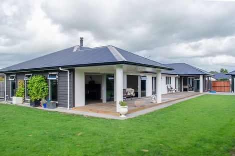 Photo of property in 2 The Glade, Carterton, 5713