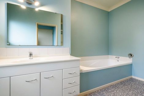 Photo of property in 26 Highgrove Drive, Grandview Heights, Hamilton, 3200