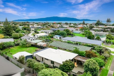 Photo of property in 26 Eruini Street, Waikanae Beach, Waikanae, 5036