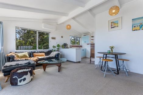 Photo of property in 13 Te Ahuahu Road, Piha, New Lynn, 0772