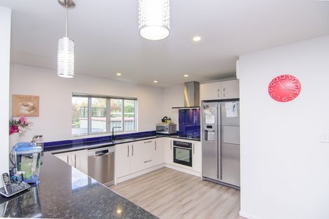 Photo of property in 2 The Glade, Carterton, 5713