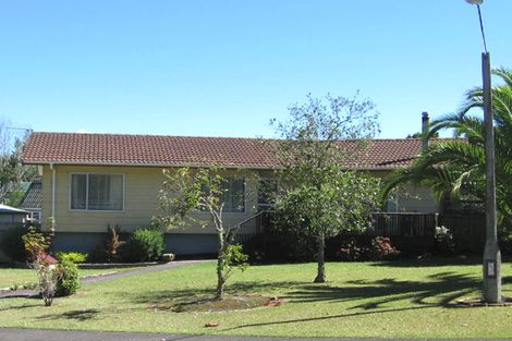 Photo of property in 25 St Catherine Crescent, West Harbour, Auckland, 0618