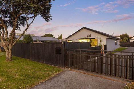 Photo of property in 7b Lyn Grove, Papamoa Beach, Papamoa, 3118
