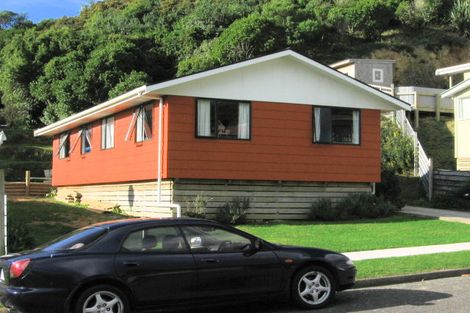 Photo of property in 56 Cardiff Crescent, Cannons Creek, Porirua, 5024