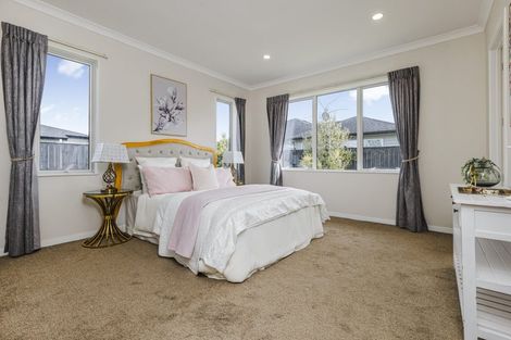 Photo of property in 14 Paso Fino Crescent, Karaka, Papakura, 2113