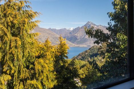 Photo of property in 8 Wye Place, Fernhill, Queenstown, 9300