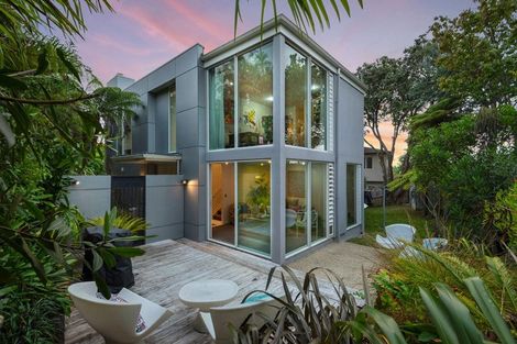 Photo of property in 42 Bayview Road, Browns Bay, Auckland, 0630