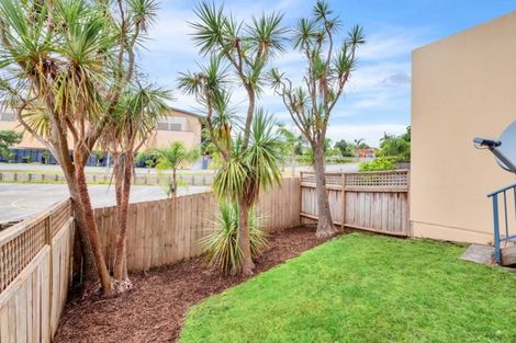 Photo of property in 2/12 Pannill Place, Oteha, Auckland, 0632