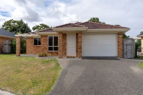 Photo of property in 53 Sovereign Isle Lane, Rototuna, Hamilton, 3210