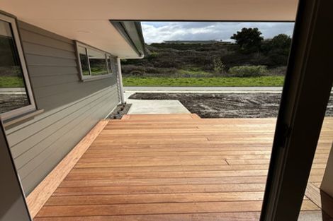 Photo of property in 32 Solitude Crescent, Kelvin Grove, 4414