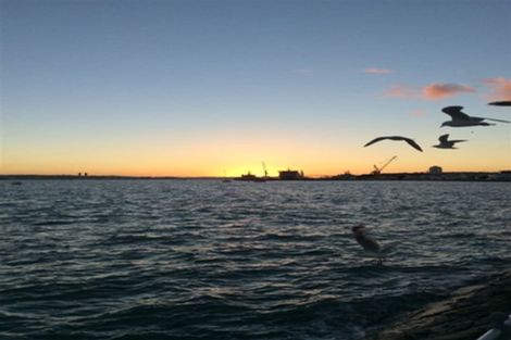 Photo of property in 1/2a Spring Street, Devonport, Auckland, 0624