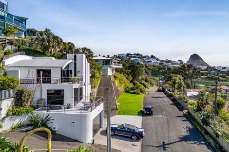 Photo of property in 5 Weston Street, Moturoa, New Plymouth, 4310