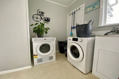 Photo of property in 1020 Tremaine Avenue, Roslyn, Palmerston North, 4414