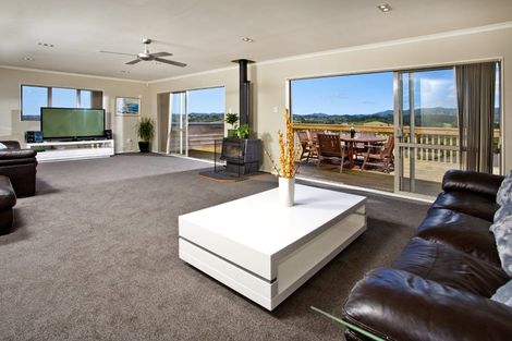 Photo of property in 112 San Marino Drive West, Henderson, Auckland, 0612