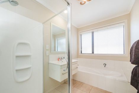 Photo of property in 16 Lorenzo Place, Kelvin Grove, Palmerston North, 4414