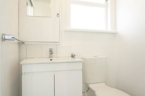 Photo of property in 38 Lyndfield Lane, Newlands, Wellington, 6037