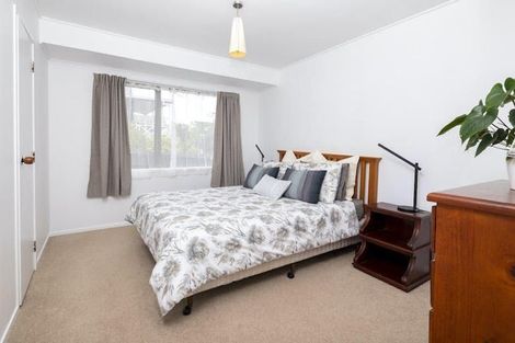 Photo of property in 32 Venus Place, Half Moon Bay, Auckland, 2012