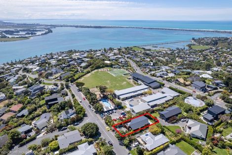 Photo of property in 272 Cannon Hill Crescent, Mount Pleasant, Christchurch, 8081