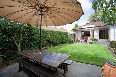 Photo of property in 37 Manapouri Crescent, Hokowhitu, Palmerston North, 4410