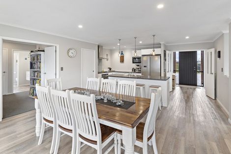 Photo of property in 4 Routhan Way, Carterton, 5713