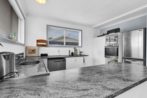 Photo of property in 15 Shaldon Crescent, Blagdon, New Plymouth, 4310