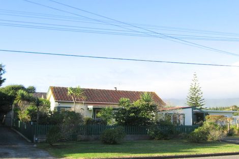 Photo of property in 19a Rauparaha Street, Waikanae Beach, Waikanae, 5036