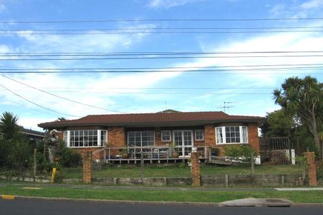 Photo of property in 1/955 Beach Road, Torbay, Auckland, 0630