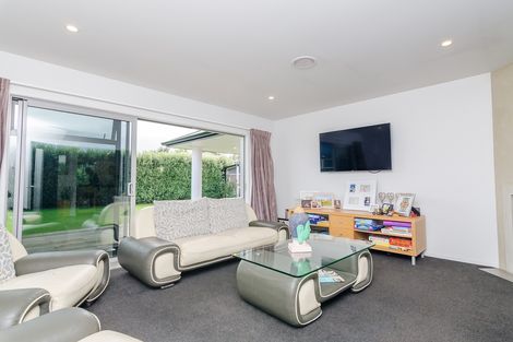 Photo of property in 2 The Glade, Carterton, 5713