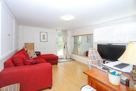 Photo of property in 28 Kauri Road, Birkenhead, Auckland, 0626